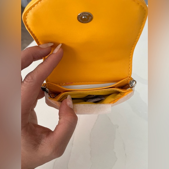 NWT | Badgley Mischka | Yellow Pearls Strap Phone Case - Picture 4 of 5